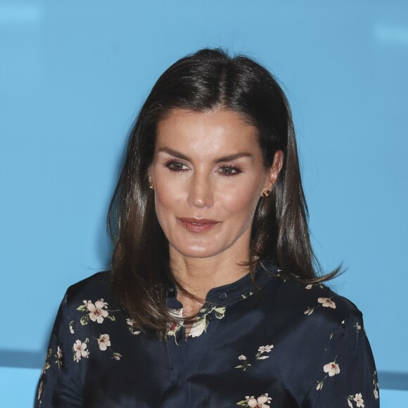 La reine Letizia d'Espagne (en robe Massimo Dutti) lors de la cérémonie de remise des Prix du comité espagnol de l'UNICEF 2019 le 11 juin 2019 au siège du Conseil supérieur de la recherche scientifique à Madrid.