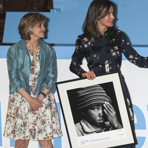 La reine Letizia d'Espagne (en robe Massimo Dutti) lors de la cérémonie de remise des Prix du comité espagnol de l'UNICEF 2019 le 11 juin 2019 au siège du Conseil supérieur de la recherche scientifique à Madrid.