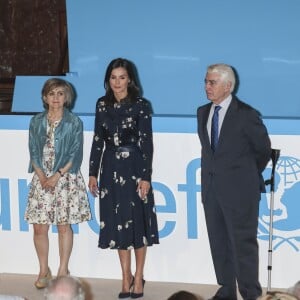 La reine Letizia d'Espagne (en robe Massimo Dutti) lors de la cérémonie de remise des Prix du comité espagnol de l'UNICEF 2019 le 11 juin 2019 au siège du Conseil supérieur de la recherche scientifique à Madrid.