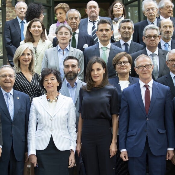 La reine Letizia d'Espagne (haut Mango, pantalon Hugo Boss) présidait à la réunion du patronage de la résidence étudiante à Madrid le 6 juin 2019.
