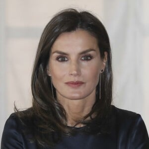 La reine Letizia d'Espagne (haut Mango, pantalon Hugo Boss) présidait à la réunion du patronage de la résidence étudiante à Madrid le 6 juin 2019.