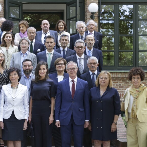 La reine Letizia d'Espagne (haut Mango, pantalon Hugo Boss) présidait à la réunion du patronage de la résidence étudiante à Madrid le 6 juin 2019.