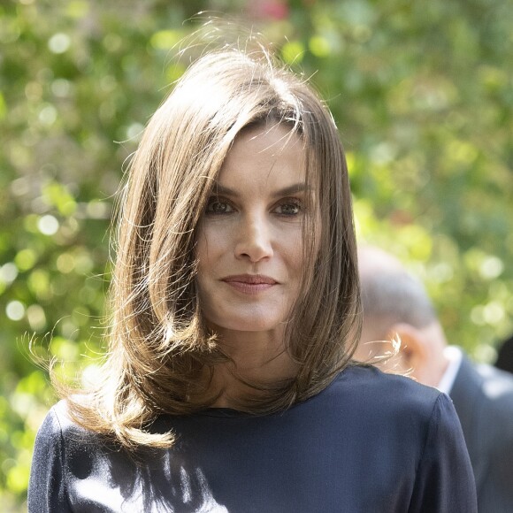 La reine Letizia d'Espagne (haut Mango, pantalon Hugo Boss) présidait à la réunion du patronage de la résidence étudiante à Madrid le 6 juin 2019.