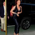 Rihanna porte une robe en satin noire à son arrivée à un évènement à New York, le 11 juin 2019.