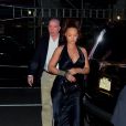 Rihanna porte une robe en satin noire à son arrivée à un évènement à New York, le 11 juin 2019