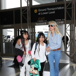 Semi-exclusif - Laeticia Hallyday et ses filles Jade et Joy arrivent à l'aéroport de LAX à Los Angeles pour prendre un vol pour la France le 14 juin 2019. Laeticia a enregistré ses baggages au comptoir d'Air France avant de retirer de l'argent à un distributeur automatique de billets pour donner un pourboire au porteur de ses valises. Laeticia Hallyday sera présente le samedi 15 juin à Toulouse pour l'inauguration de l'esplanade qui portera le nom de Johnny Hallyday, devant la salle de concert du Zénith. Elle passera par la suite une dizaine de jours en France avant de repartir pour Saint-Barthélemy.
