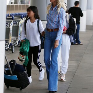Semi-exclusif - Laeticia Hallyday et ses filles Jade et Joy arrivent à l'aéroport de LAX à Los Angeles pour prendre un vol pour la France le 14 juin 2019. Laeticia a enregistré ses baggages au comptoir d'Air France avant de retirer de l'argent à un distributeur automatique de billets pour donner un pourboire au porteur de ses valises. Laeticia Hallyday sera présente le samedi 15 juin à Toulouse pour l'inauguration de l'esplanade qui portera le nom de Johnny Hallyday, devant la salle de concert du Zénith. Elle passera par la suite une dizaine de jours en France avant de repartir pour Saint-Barthélemy.