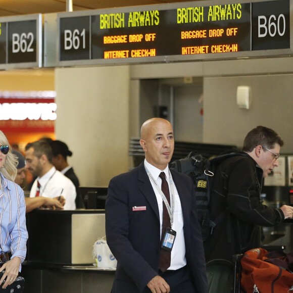 Semi-exclusif - Laeticia Hallyday et ses filles Jade et Joy arrivent à l'aéroport de LAX à Los Angeles pour prendre un vol pour la France le 14 juin 2019. Laeticia a enregistré ses baggages au comptoir d'Air France avant de retirer de l'argent à un distributeur automatique de billets pour donner un pourboire au porteur de ses valises. Laeticia Hallyday sera présente le samedi 15 juin à Toulouse pour l'inauguration de l'esplanade qui portera le nom de Johnny Hallyday, devant la salle de concert du Zénith. Elle passera par la suite une dizaine de jours en France avant de repartir pour Saint-Barthélemy.