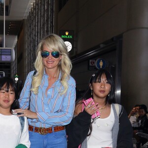 Semi-exclusif - Laeticia Hallyday et ses filles Jade et Joy arrivent à l'aéroport de LAX à Los Angeles pour prendre un vol pour la France le 14 juin 2019. Laeticia a enregistré ses baggages au comptoir d'Air France avant de retirer de l'argent à un distributeur automatique de billets pour donner un pourboire au porteur de ses valises. Laeticia Hallyday sera présente le samedi 15 juin à Toulouse pour l'inauguration de l'esplanade qui portera le nom de Johnny Hallyday, devant la salle de concert du Zénith. Elle passera par la suite une dizaine de jours en France avant de repartir pour Saint-Barthélemy.