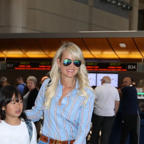 Semi-exclusif - Laeticia Hallyday et ses filles Jade et Joy arrivent à l'aéroport de LAX à Los Angeles pour prendre un vol pour la France le 14 juin 2019. Laeticia a enregistré ses baggages au comptoir d'Air France avant de retirer de l'argent à un distributeur automatique de billets pour donner un pourboire au porteur de ses valises. Laeticia Hallyday sera présente le samedi 15 juin à Toulouse pour l'inauguration de l'esplanade qui portera le nom de Johnny Hallyday, devant la salle de concert du Zénith. Elle passera par la suite une dizaine de jours en France avant de repartir pour Saint-Barthélemy.