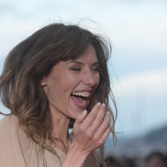 Doria Tillier et son compagnon Nicolas Bedos - Arrivée des people à la cérémonie de clôture du 33ème Festival du Film Romantique de Cabourg, le 15 juin 2019. © Giancarlo Gorassini/Bestimage