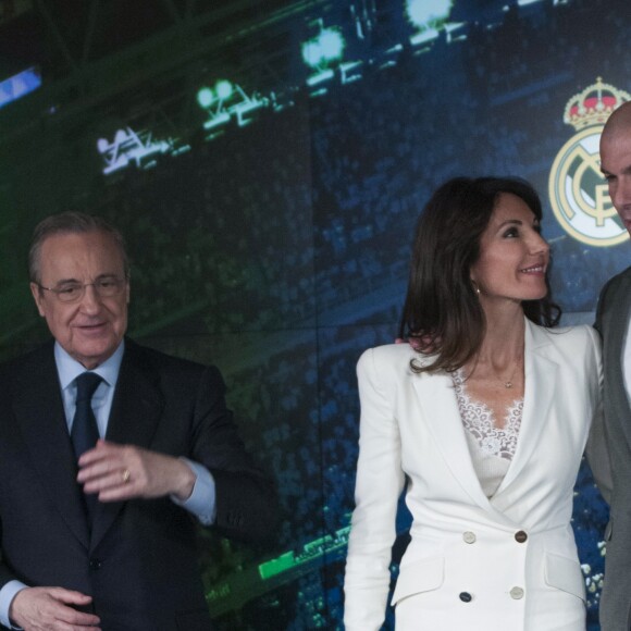 Le nouvel entraîneur du Real Madrid Zinedine Zidane et sa femme Véronique après la conférence de presse au stade Santiago Bernabeu à Madrid, Espagne, le 11 mars 2019.