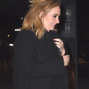 La chanteuse Adele arrive au Morimoto restaurant au Chelsea Market à New York, le 25 novembre 2015. Elle s'est ensuite rendu chez Nobu dans le quartier de Tribeca avant de rentrer à son hôtel. © CPA / Bestimage