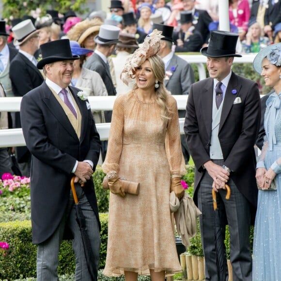 Kate Middleton, duchesse de Cambridge (robe Elie Saab), le prince William, duc de Cambridge, le roi Willem-Alexander des Pays-Bas, la reine Maxima des Pays-Bas au Royal Ascot le 18 juin 2019.