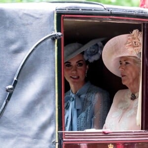 Catherine Kate Middleton, duchesse de Cambridge, Camilla Parker Bowles, duchesse de Cornouailles - La famille royale arrive en carrosse à l'hippodrome de Ascot pour assister aux courses de chevaux le 18 juin 2019.  Windsor, UNITED KINGDOM - The Queen, accompanied by Queen Maxima of the Netherlands and other members of the Royal Family, leaves Windsor Great Park for the short trip at the Ascot Racecourse on the first day of the Royal meeting.18/06/2019 - Ascot