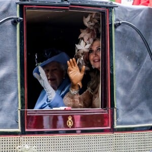 La reine Elisabeth II d'Angleterre, la reine Maxima des Pays-Bas - La famille royale arrive en carrosse à l'hippodrome de Ascot pour assister aux courses de chevaux le 18 juin 2019.  Windsor, UNITED KINGDOM - The Queen, accompanied by Queen Maxima of the Netherlands and other members of the Royal Family, leaves Windsor Great Park for the short trip at the Ascot Racecourse on the first day of the Royal meeting.18/06/2019 - Ascot