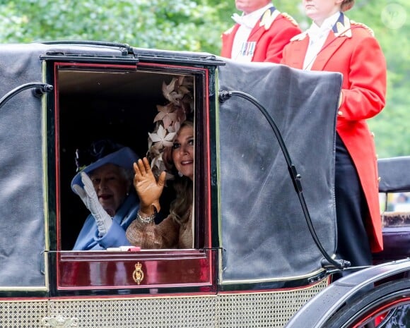 La reine Elisabeth II d'Angleterre, la reine Maxima des Pays-Bas - La famille royale arrive en carrosse à l'hippodrome de Ascot pour assister aux courses de chevaux le 18 juin 2019.  Windsor, UNITED KINGDOM - The Queen, accompanied by Queen Maxima of the Netherlands and other members of the Royal Family, leaves Windsor Great Park for the short trip at the Ascot Racecourse on the first day of the Royal meeting.18/06/2019 - Ascot