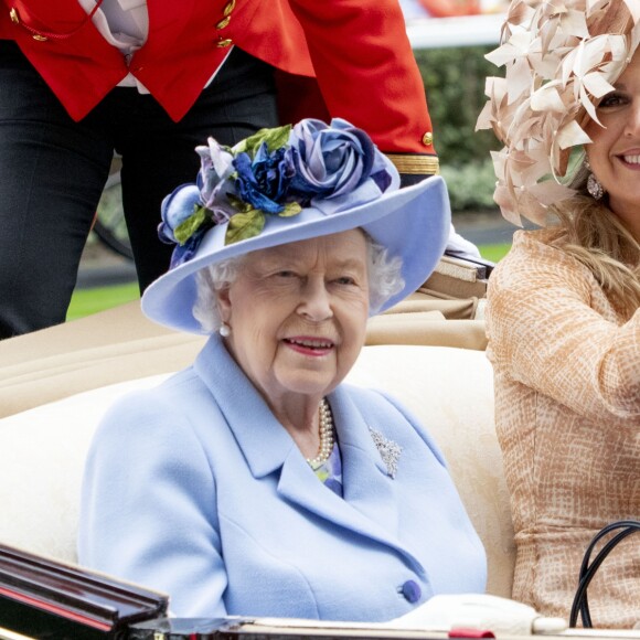 La reine Elizabeth II et la reine Maxima des Pays-Bas au Royal Ascot le 18 juin 2019.