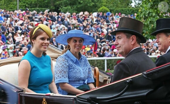 La princesse Beatrice d'York et la princesse Eugenie d'York au Royal Ascot le 18 juin 2019.