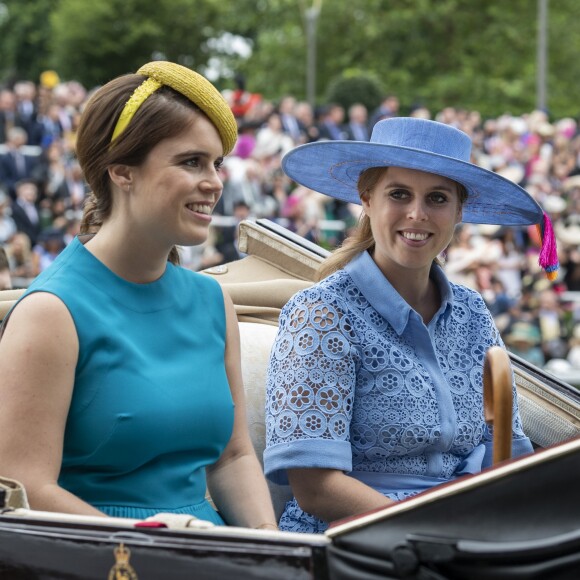 La princesse Beatrice d'York et la princesse Eugenie d'York au Royal Ascot le 18 juin 2019.