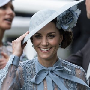 Kate Middleton, duchesse de Cambridge (en robe Elie Saab) au Royal Ascot le 18 juin 2019.