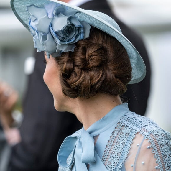 Kate Middleton, duchesse de Cambridge (en robe Elie Saab) au Royal Ascot le 18 juin 2019.