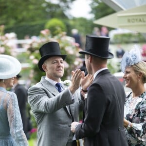 Kate Middleton, duchesse de Cambridge (en robe Elie Saab), et le prince William retrouvant Mike Tindall et Zara Phillips au Royal Ascot le 18 juin 2019.