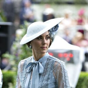 Kate Middleton, duchesse de Cambridge (en robe Elie Saab), et Zara Phillips (Tindall) au Royal Ascot le 18 juin 2019.