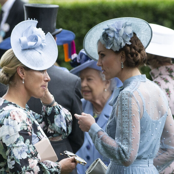 Kate Middleton, duchesse de Cambridge (en robe Elie Saab), avec la princesse Eugenie d'York et Zara Phillips (Zara Tindall) au Royal Ascot le 18 juin 2019.