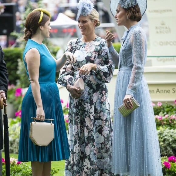 Kate Middleton, duchesse de Cambridge (en robe Elie Saab), avec la princesse Eugenie d'York et Zara Phillips (Zara Tindall) au Royal Ascot le 18 juin 2019.