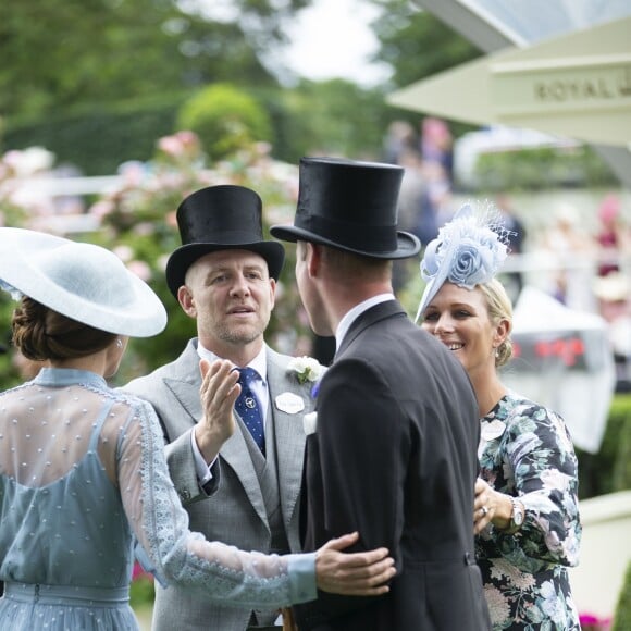 Kate Middleton, duchesse de Cambridge (en robe Elie Saab), et le prince William retrouvant Mike Tindall et Zara Phillips au Royal Ascot le 18 juin 2019.