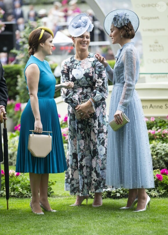 Kate Middleton, duchesse de Cambridge (en robe Elie Saab), avec la princesse Eugenie d'York et Zara Phillips (Zara Tindall) au Royal Ascot le 18 juin 2019.