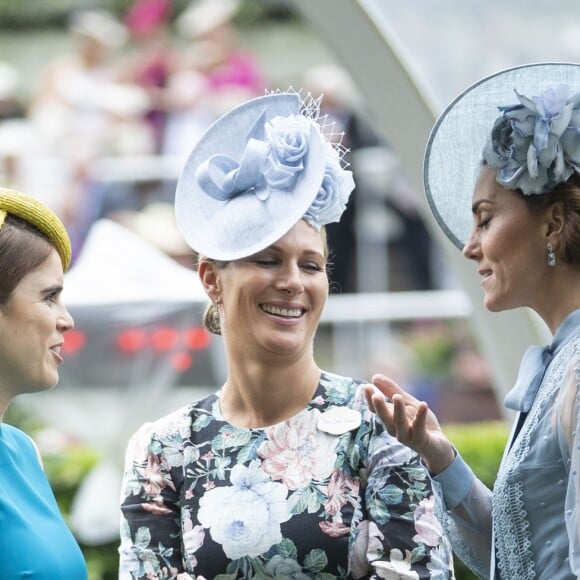 Kate Middleton, duchesse de Cambridge (en robe Elie Saab), avec la princesse Eugenie d'York et Zara Phillips (Zara Tindall) au Royal Ascot le 18 juin 2019.