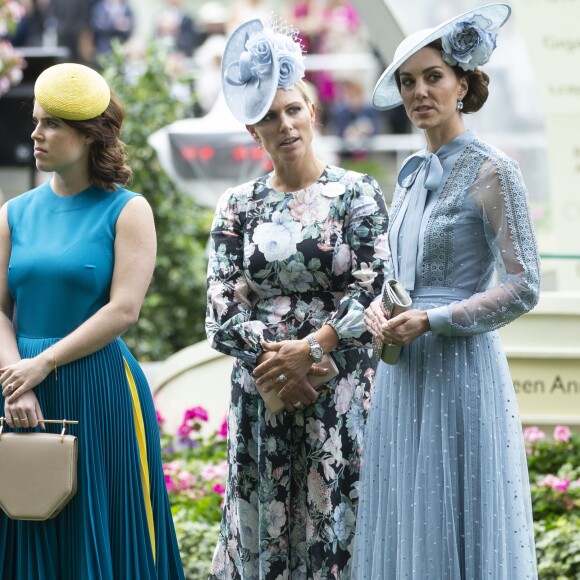 Kate Middleton, duchesse de Cambridge (en robe Elie Saab), avec la princesse Eugenie d'York et Zara Phillips (Zara Tindall) au Royal Ascot le 18 juin 2019.