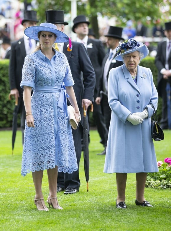La princesse Beatrice d'York et la reine Elizabeth II d'Angleterre au Royal Ascot le 18 juin 2019.