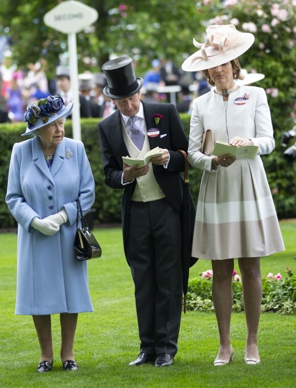 La reine Elizabeth II d'Angleterre, John Warren et lady Carolyn Warren au Royal Ascot le 18 juin 2019.
