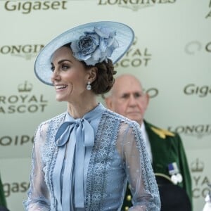 Kate Middleton, duchesse de Cambridge (en robe Elie Saab), et le prince William au Royal Ascot le 18 juin 2019.