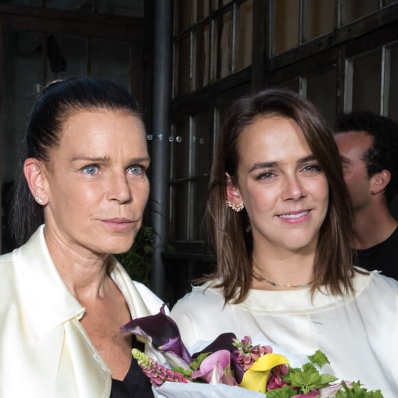 Pauline Ducruet émue avec sa mère la princesse Stéphanie de Monaco lors du défilé de la première collection de sa marque de vêtements Alter Designs, printemps-été 2020, à La Cartonnerie à Paris le 18 juin 2019. © Cyril Moreau/Bestimage