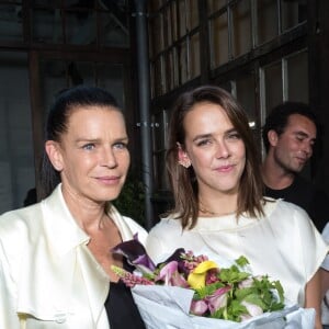 Pauline Ducruet émue avec sa mère la princesse Stéphanie de Monaco lors du défilé de la première collection de sa marque de vêtements Alter Designs, printemps-été 2020, à La Cartonnerie à Paris le 18 juin 2019. © Cyril Moreau/Bestimage