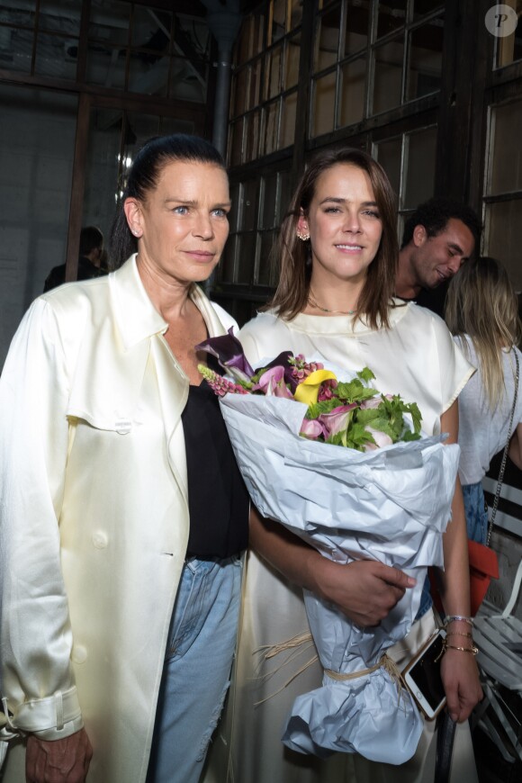 Pauline Ducruet émue avec sa mère la princesse Stéphanie de Monaco lors du défilé de la première collection de sa marque de vêtements Alter Designs, printemps-été 2020, à La Cartonnerie à Paris le 18 juin 2019. © Cyril Moreau/Bestimage