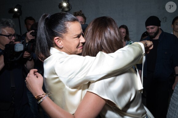 Pauline Ducruet émue avec sa mère la princesse Stéphanie de Monaco lors du défilé de la première collection de sa marque de vêtements Alter Designs, printemps-été 2020, à La Cartonnerie à Paris le 18 juin 2019. © Cyril Moreau/Bestimage