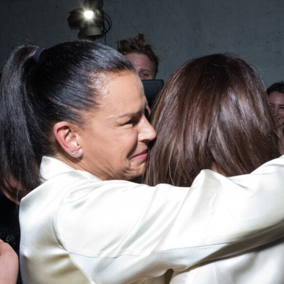 Pauline Ducruet émue avec sa mère la princesse Stéphanie de Monaco lors du défilé de la première collection de sa marque de vêtements Alter Designs, printemps-été 2020, à La Cartonnerie à Paris le 18 juin 2019. © Cyril Moreau/Bestimage