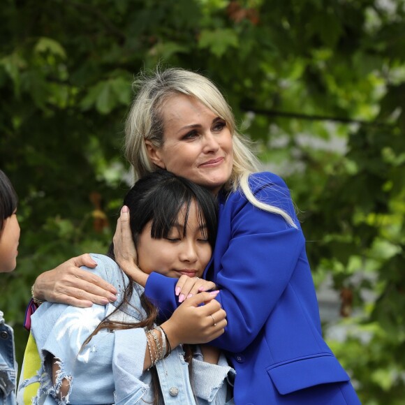 Laeticia Hallyday et ses filles Joy et Jade - Laeticia Hallyday et ses filles Jade et Joy inaugurent une esplanade portant le nom de Johnny Hallyday située en face du Zénith de Toulouse, le 15 juin 2019, date hautement symbolique puisque le rockeur aurait eu 76 ans. © Dominique Jacovides/Bestimage