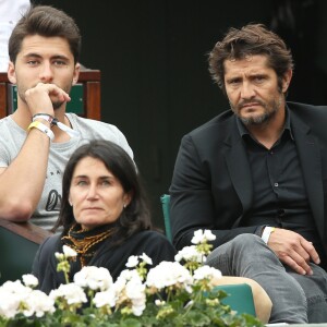 Bixente Lizarazu et son fils Tximista - Les célébrités dans les tribunes lors des internationaux de France de Roland-Garros à Paris, le 2 juin 2017. © Dominique Jacovides-Cyril Moreau/Bestimage