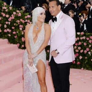 Jennifer Lopez et son fiancé Alex Rodriguez - Arrivées des people à la 71ème édition du MET Gala (Met Ball, Costume Institute Benefit) sur le thème "Camp: Notes on Fashion" au Metropolitan Museum of Art à New York, le 6 mai 2019