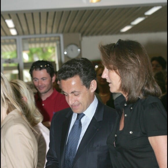 Nicolas Sarkozy et Cécilia Attias votent à Neuilly-sur-Seine, le 22 avril 2007.