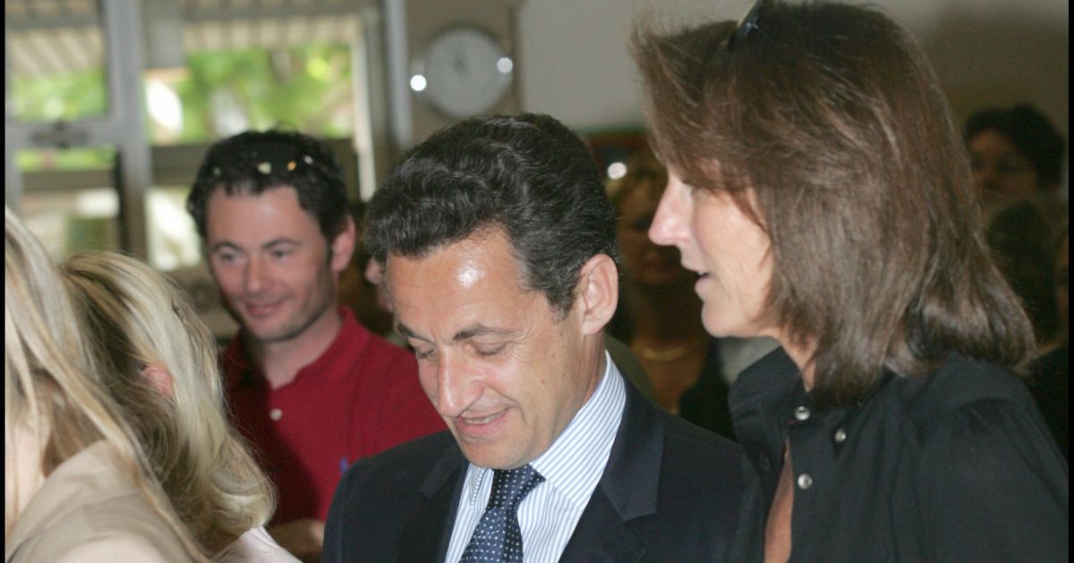 Nicolas Sarkozy et Cécilia Attias votent à Neuilly-sur-Seine, le 22 ...