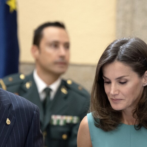 Le roi Felipe VI et la reine Letizia (robe Hugo Boss) d'Espagne au palais royal du Pardo à Madrid le 26 juin 2019 lors de l'assemblée générale des patronages de la Fondation Princesse des Asturies. Le couple royal a évoqué la première participation de la princesse Leonor des Asturies à la cérémonie des prix Princesse des Asturies au mois d'octobre.