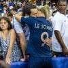 Eugenie Le Sommer dans les bras de son compagnon Florian et de ses neveux et nièces dans les tribunes lors du quart de finale de la Coupe du monde féminine de football opposant les Etats-Unis à la France au Parc des Princes à Paris, France, le 28 juin 2019. Les USA ont gagné 2-1. © Pierre Perusseau/Bestimage