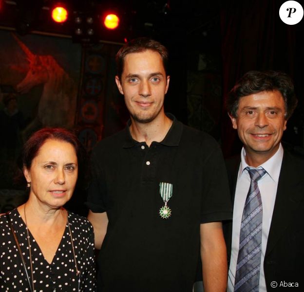 Grand Corps Malade Se Soigne Avec Une Belle Medaille Sous Le Regard De Ses Parents Purepeople Julia marsaud et grand corps malade (fabien marsaud de son vrai nom) se sont mariés en 2008. grand corps malade se soigne avec